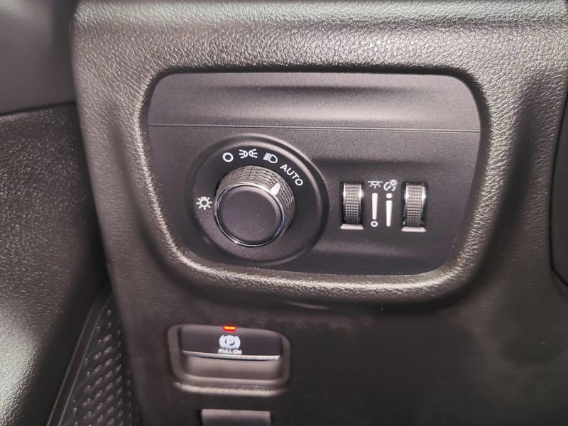 Used 2025 Jeep Grand Cherokee L Laredo V6 4x4 w/Luxury TechImage 25