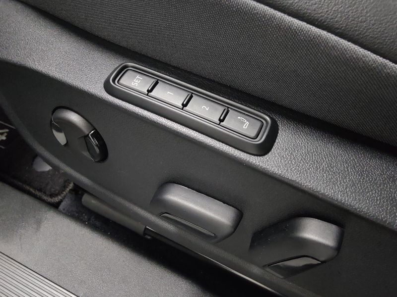 Used 2023 Volkswagen ID.4 Pro S Long Range AWD w/Glass RoofImage 17