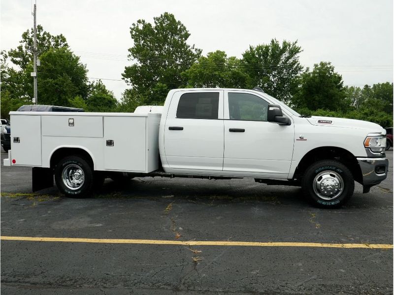 2024 RAM 3500 Tradesman Crew Cab Chassis 4x4 60