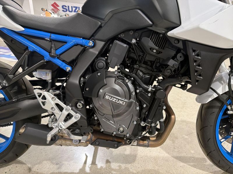 Used 2023 Suzuki GSX-8S  in a WHITE exterior color. Victorville Del Amo Motorsports 760-241-7387 delamomotorsportsofvictorville.com 