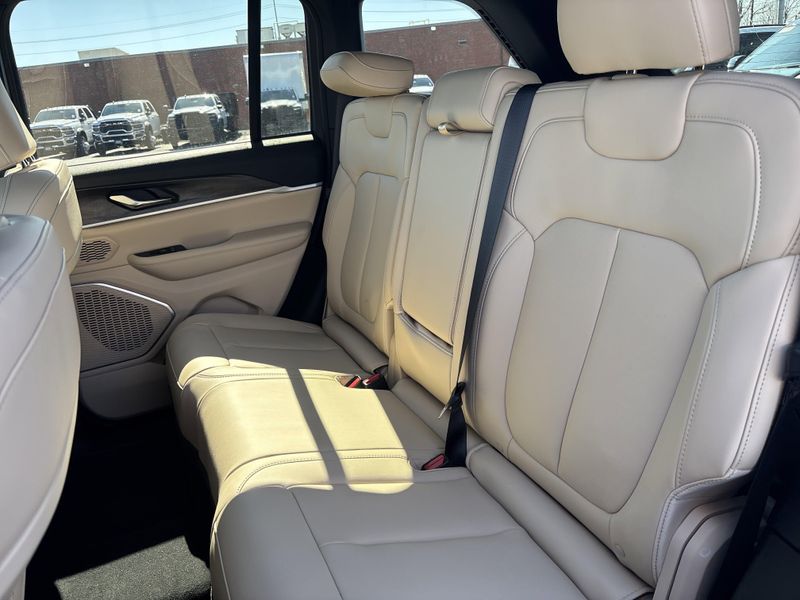 New 2026 Jeep Grand Cherokee Limited 4x4Image 18