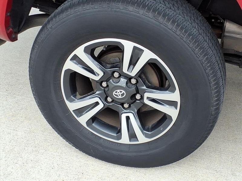 Used 2016 Toyota Tacoma TRD SportImage 10