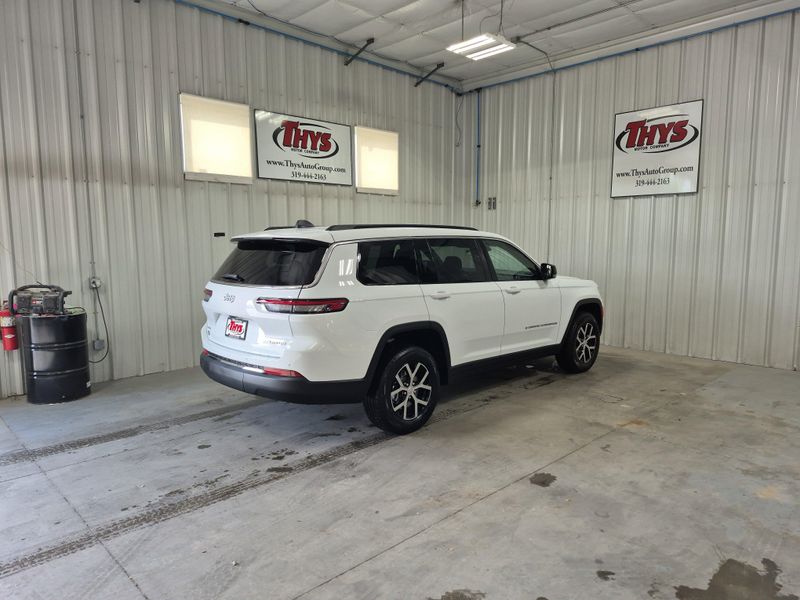 New 2025 Jeep Grand Cherokee L Limited 4x4Image 5