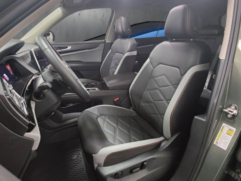 Used 2025 Volkswagen Atlas Peak Edition AWD w/SunroofImage 19