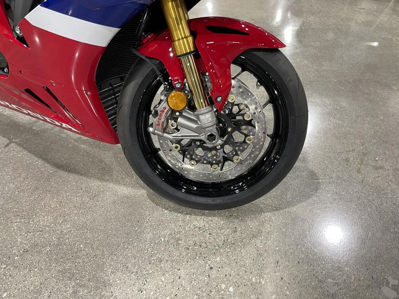 New 2025 Honda CBR1000RR-R FIREBLADE SP Image 18