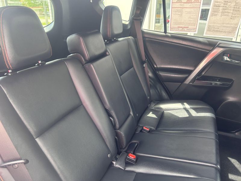 2016 Toyota RAV4 SEImage 14