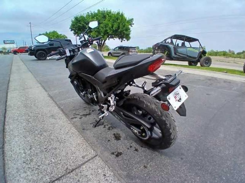 2025 Honda CB750 HORNET BASE 