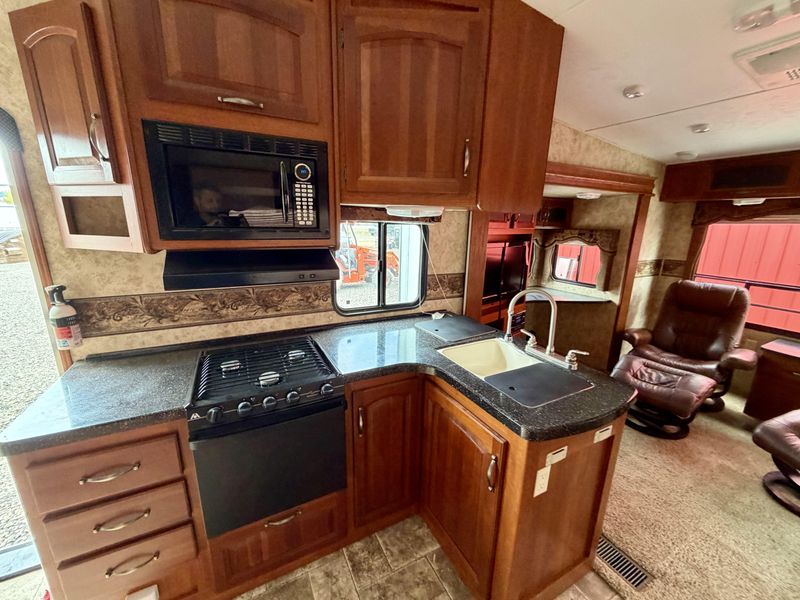 Used 2012 KEYSTONE COUGAR 318 SAB Image 7
