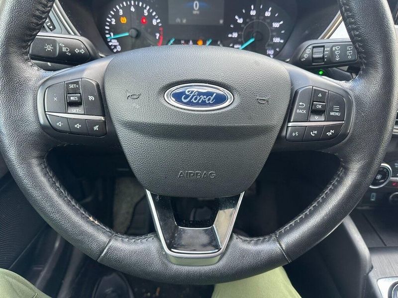 2020 Ford Escape SELImage 3