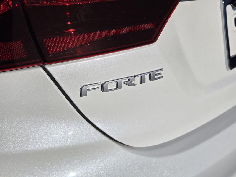 Used 2024 Kia Forte LXS IVT