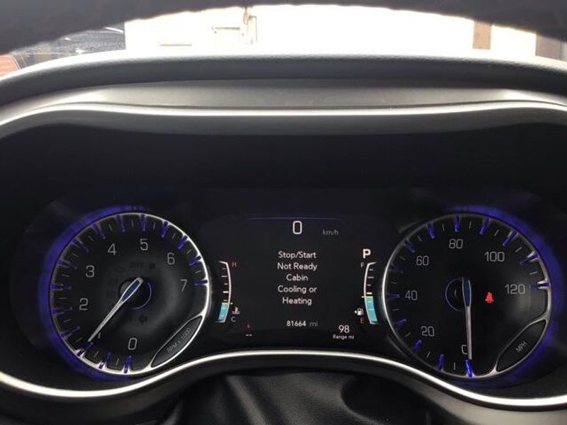 Used 2021 Chrysler Pacifica Touring LImage 11