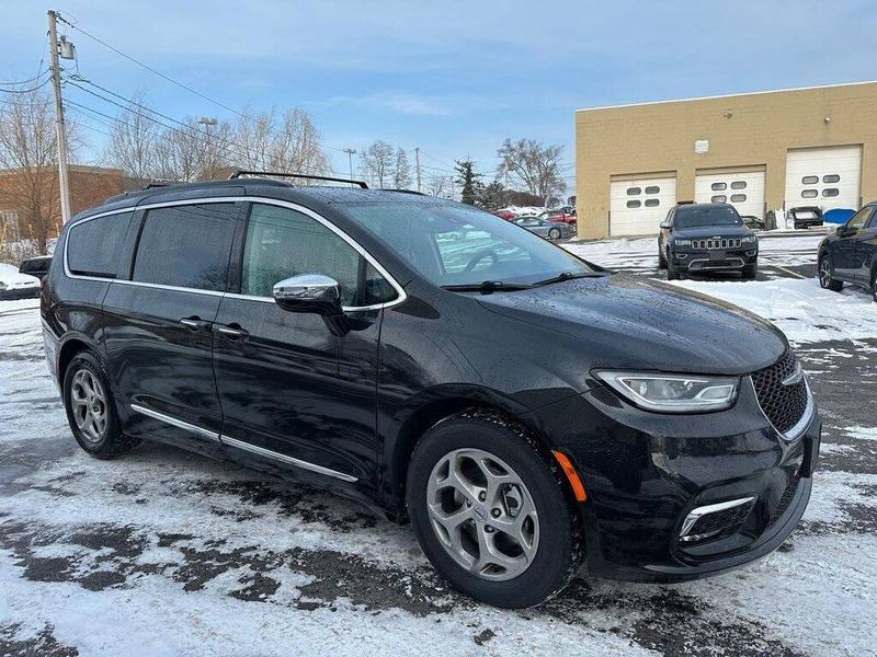 2023 Chrysler Pacifica LimitedImage 1