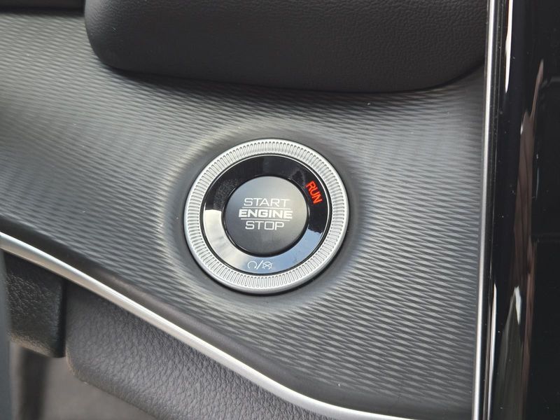New 2026 Jeep Grand Cherokee Laredo 4x2