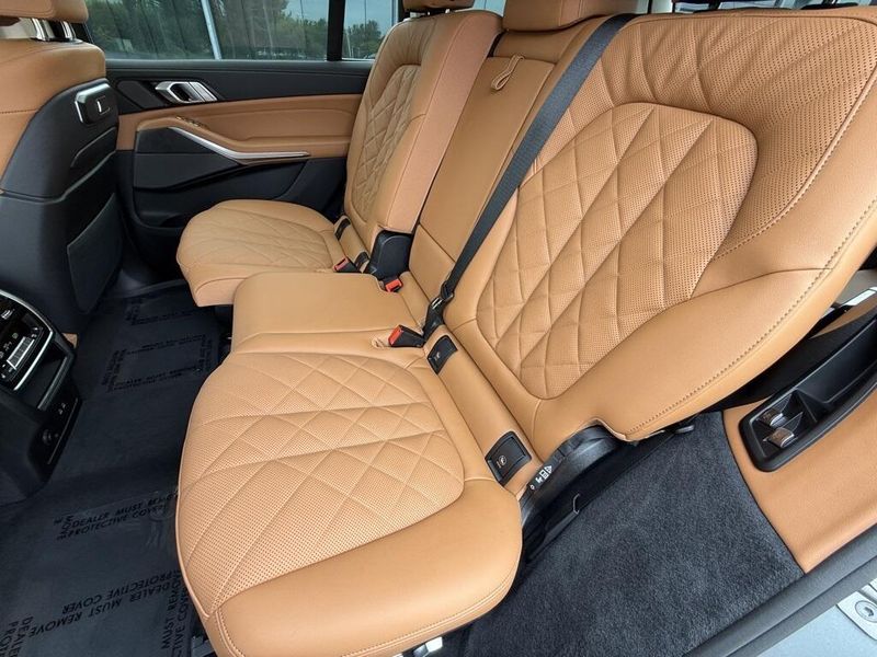 2025 BMW X7 xDrive40iImage 32