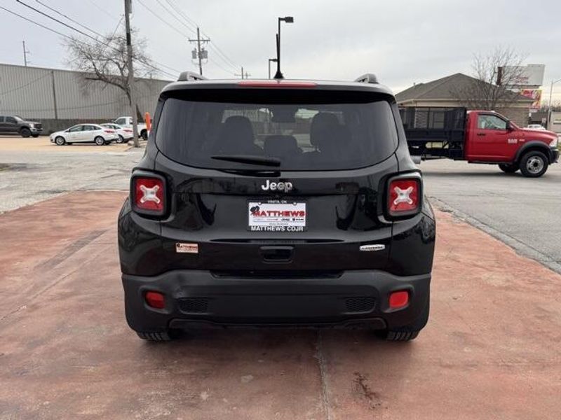 Used 2018 Jeep Renegade LatitudeImage 4