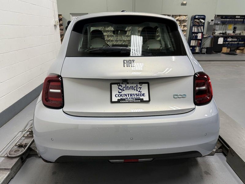 New 2024 Fiat 500e Inspired By Los AngelesImage 7