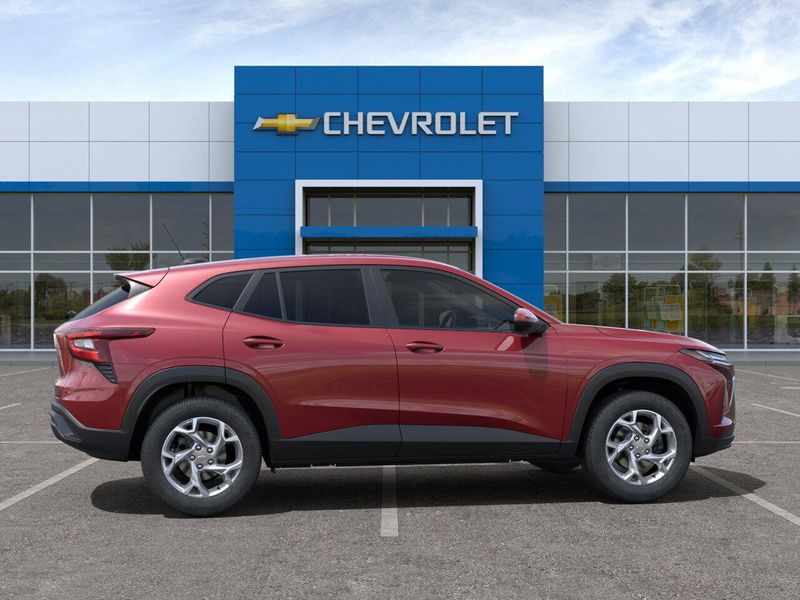New 2025 Chevrolet Trax LSImage 5
