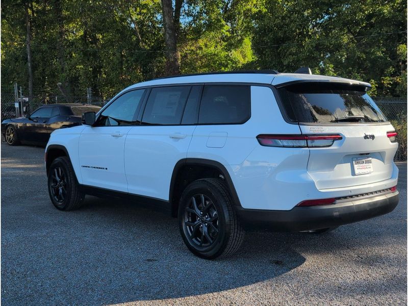 New 2027 Jeep Grand Cherokee L Laredo Altitude 4x2Image 3