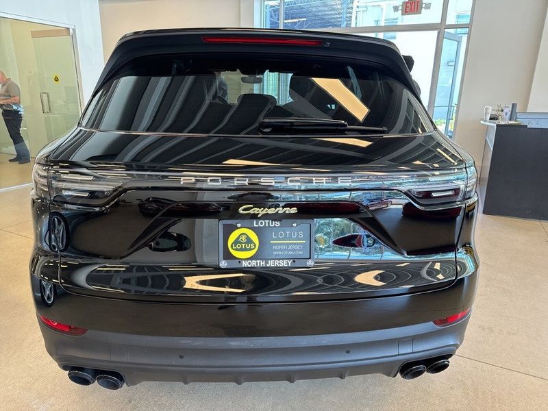 2021 Porsche Cayenne E-Hybrid BaseImage 14