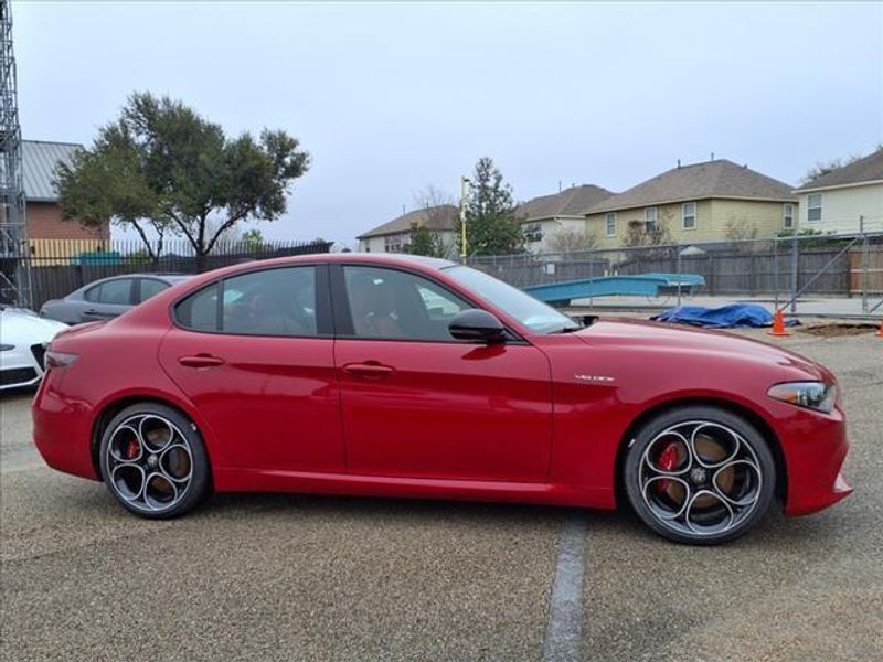 2025 Alfa Romeo Giulia Image 5