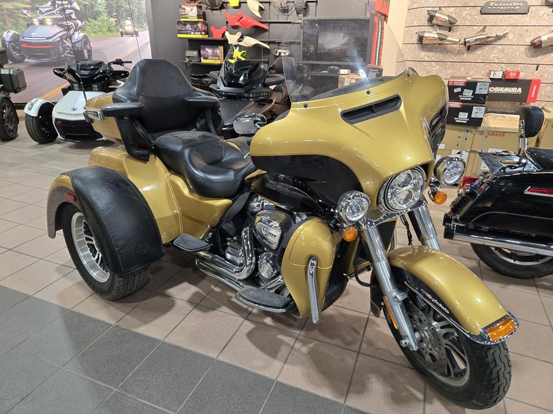 USED 2017 HARLEY TRIKE TRI GLIDE ULTRA Image 9