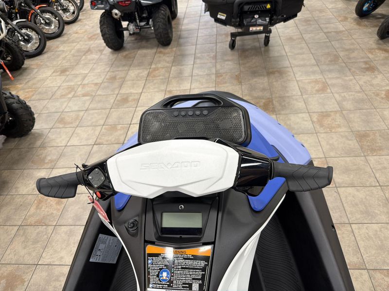 New 2025 Sea Doo SPARK FOR 3 90 CONVENIENCE PACKAGE (SOUND SYSTEM) Image 19