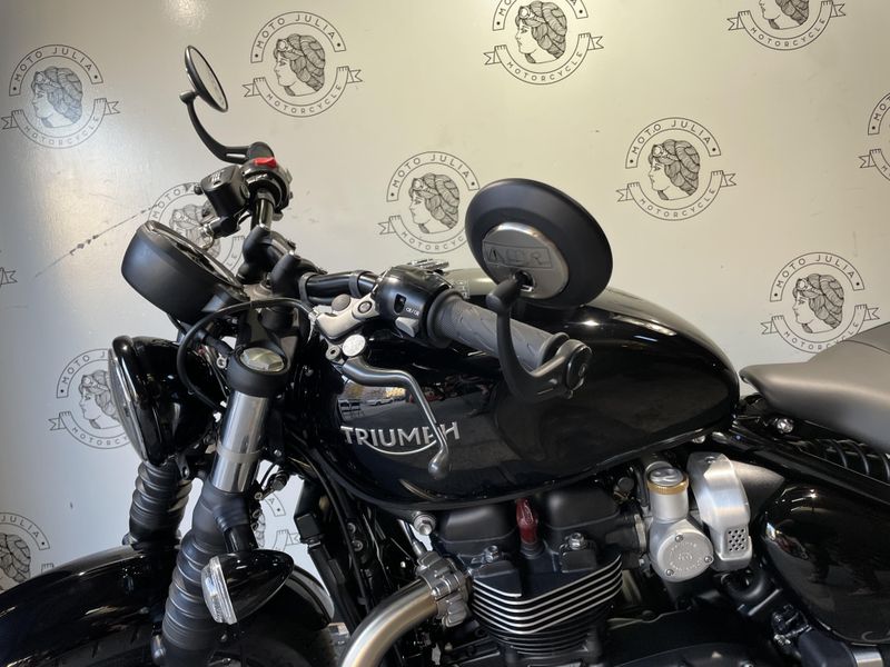 2025 Triumph BONNEVILLE BOBBER