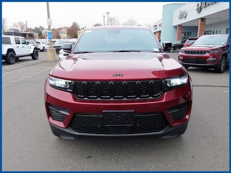 2025 Jeep Grand Cherokee Altitude XImage 3