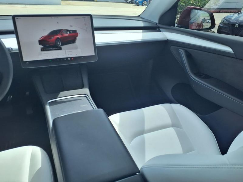2023 Tesla Model Y Long RangeImage 14