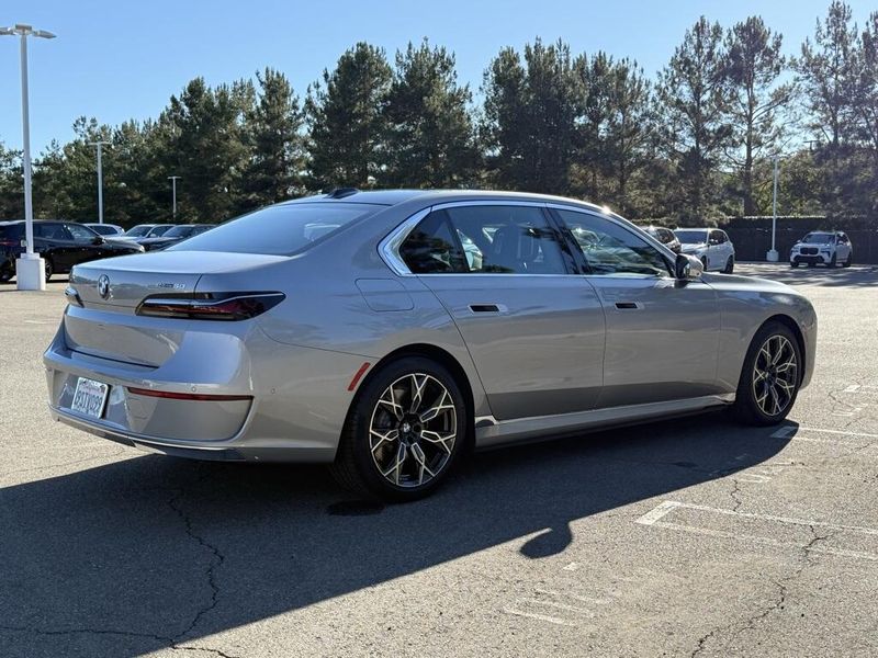 Used 2025 BMW i7 eDrive50Image 7