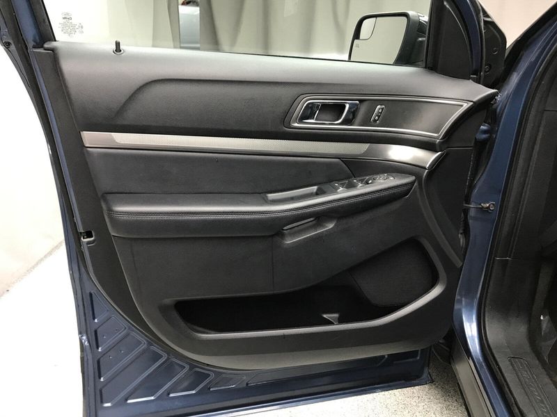2018 Ford Explorer XLTImage 3