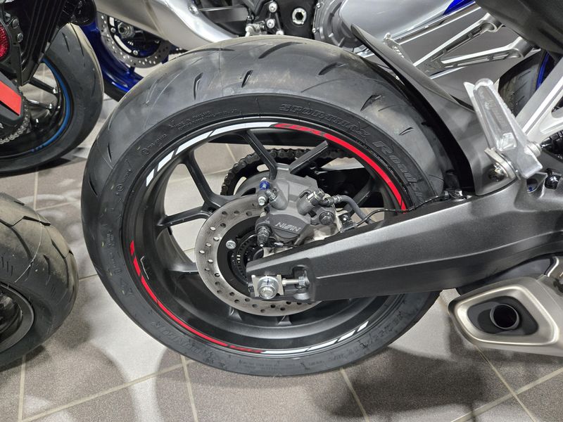 2025 Honda CBR650R ECLUTCH GRAND PRIX RED Image 14