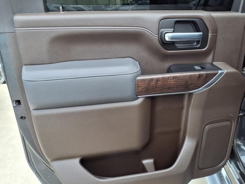 2022 GMC Sierra 2500HD DenaliImage 11