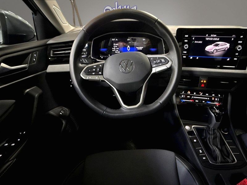 Used 2025 Volkswagen Jetta SE w/SunroofImage 11