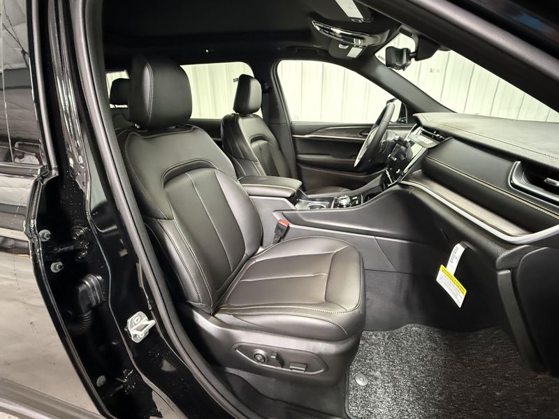 New 2026 Jeep Grand Cherokee L 85th Anniversary EditionImage 12
