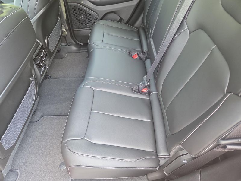 2025 Jeep Grand Cherokee Limited photo 8