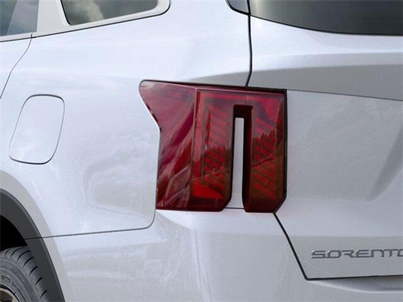 New 2025 Kia Sorento SXImage 11