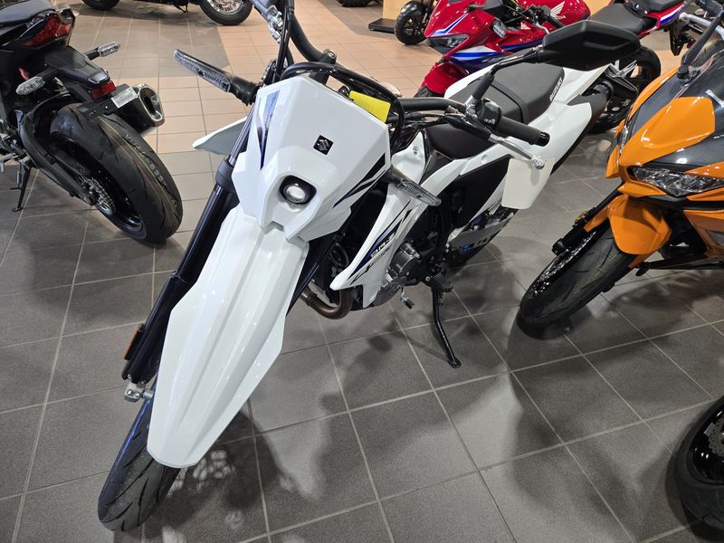 New 2025 Suzuki DRZ4SM SOLID SPECIAL WHITE NO 2 Image 4