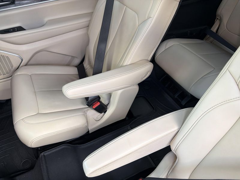 Used 2021 Jeep Grand Cherokee L LimitedImage 18