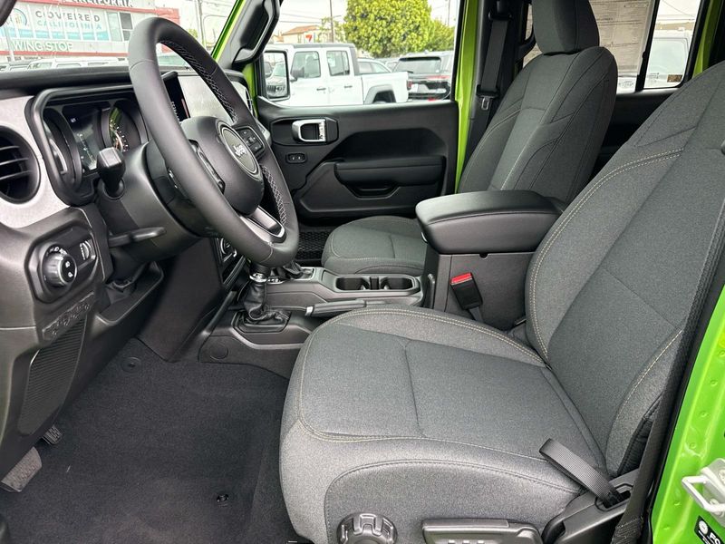 New 2026 Jeep Gladiator Sport S 4x4