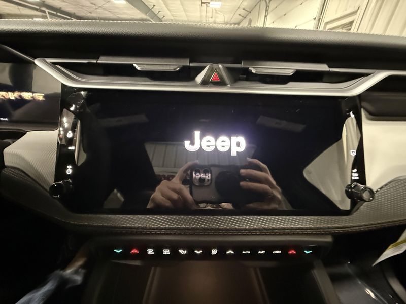 New 2026 Jeep Cherokee Limited 4x4Image 29
