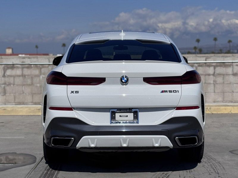 2022 BMW X6 M50iImage 11