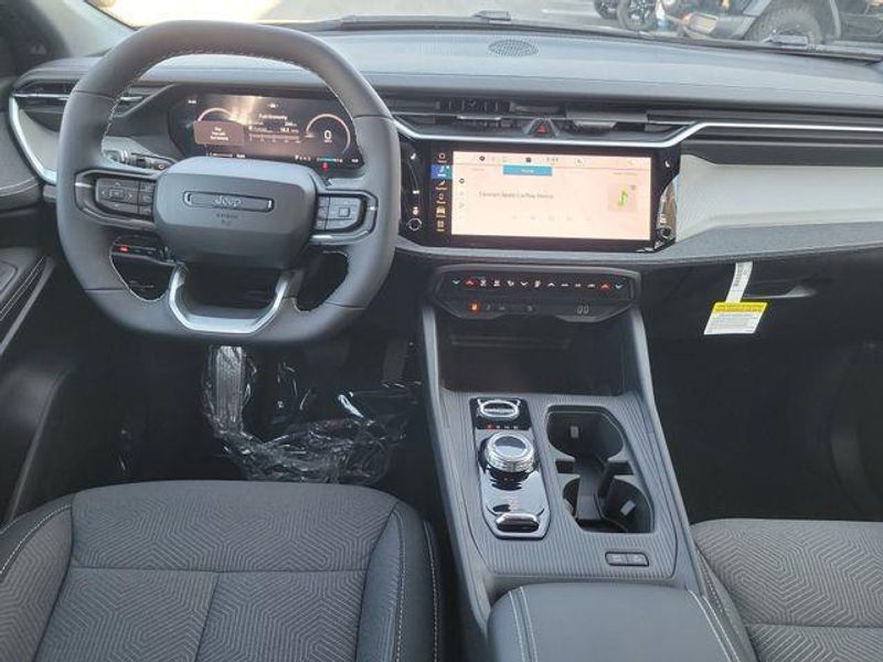 New 2026 Jeep Cherokee Laredo 4x4