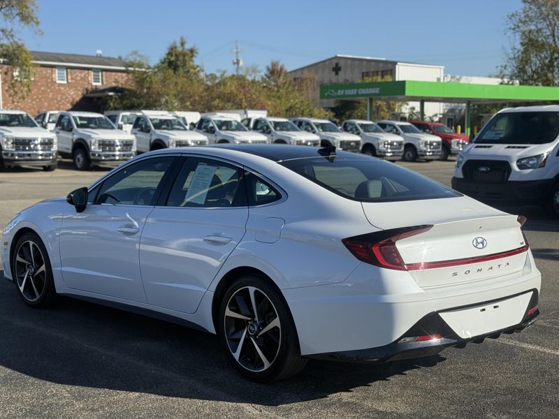 2022 Hyundai Sonata SEL Plus photo 2