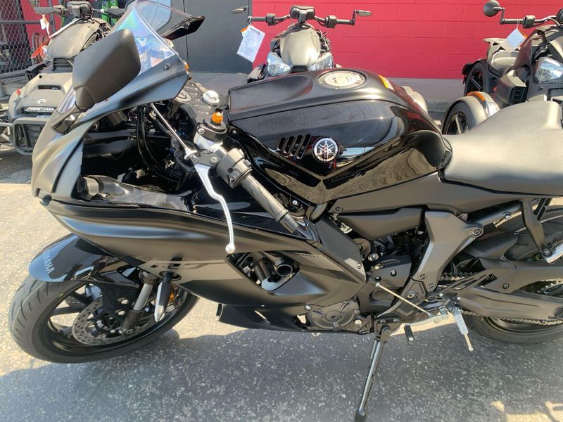 New 2025 Yamaha YZF-R7 Image 11