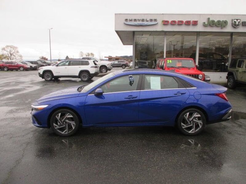 Used 2025 Hyundai Elantra SEL ConvenienceImage 11