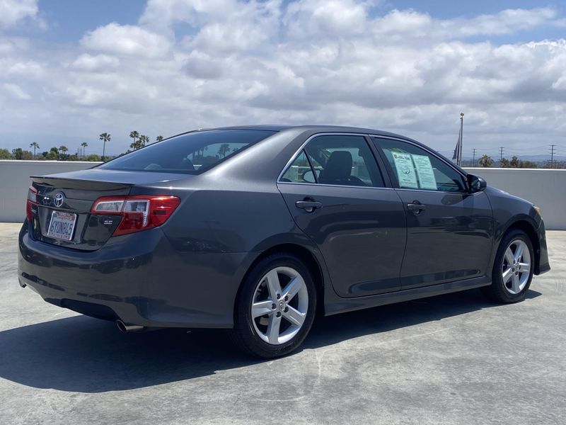 2012 Toyota Camry SEImage 3