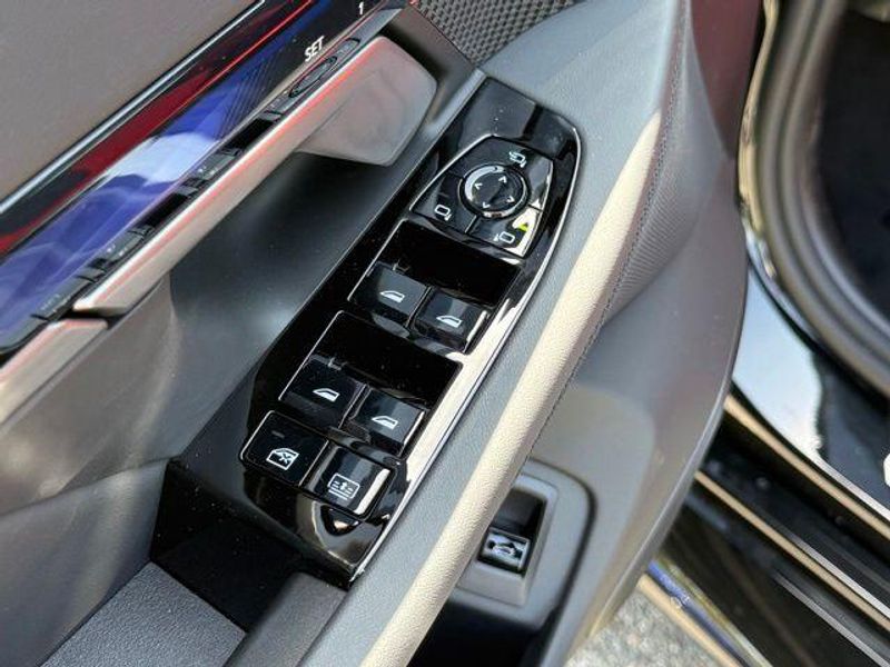New 2026 BMW M5 BaseImage 16