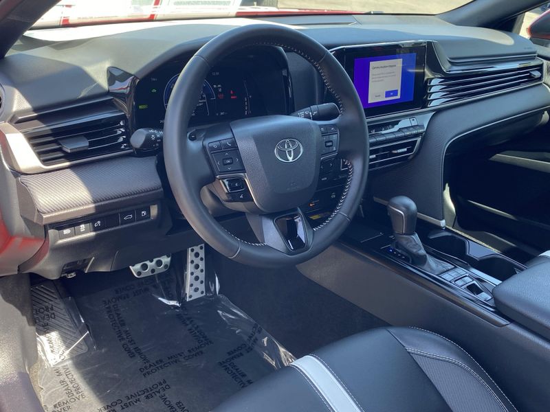 2025 Toyota Camry SEImage 16
