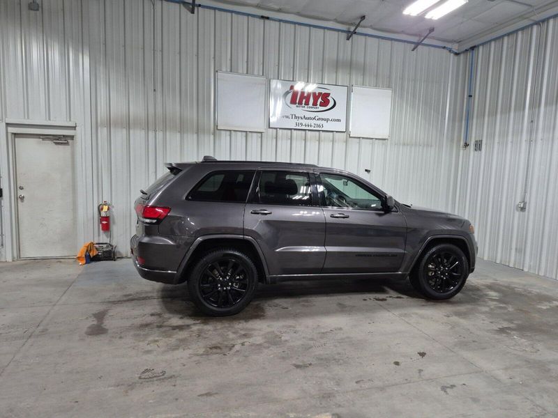 2021 Jeep Grand Cherokee Laredo XImage 5